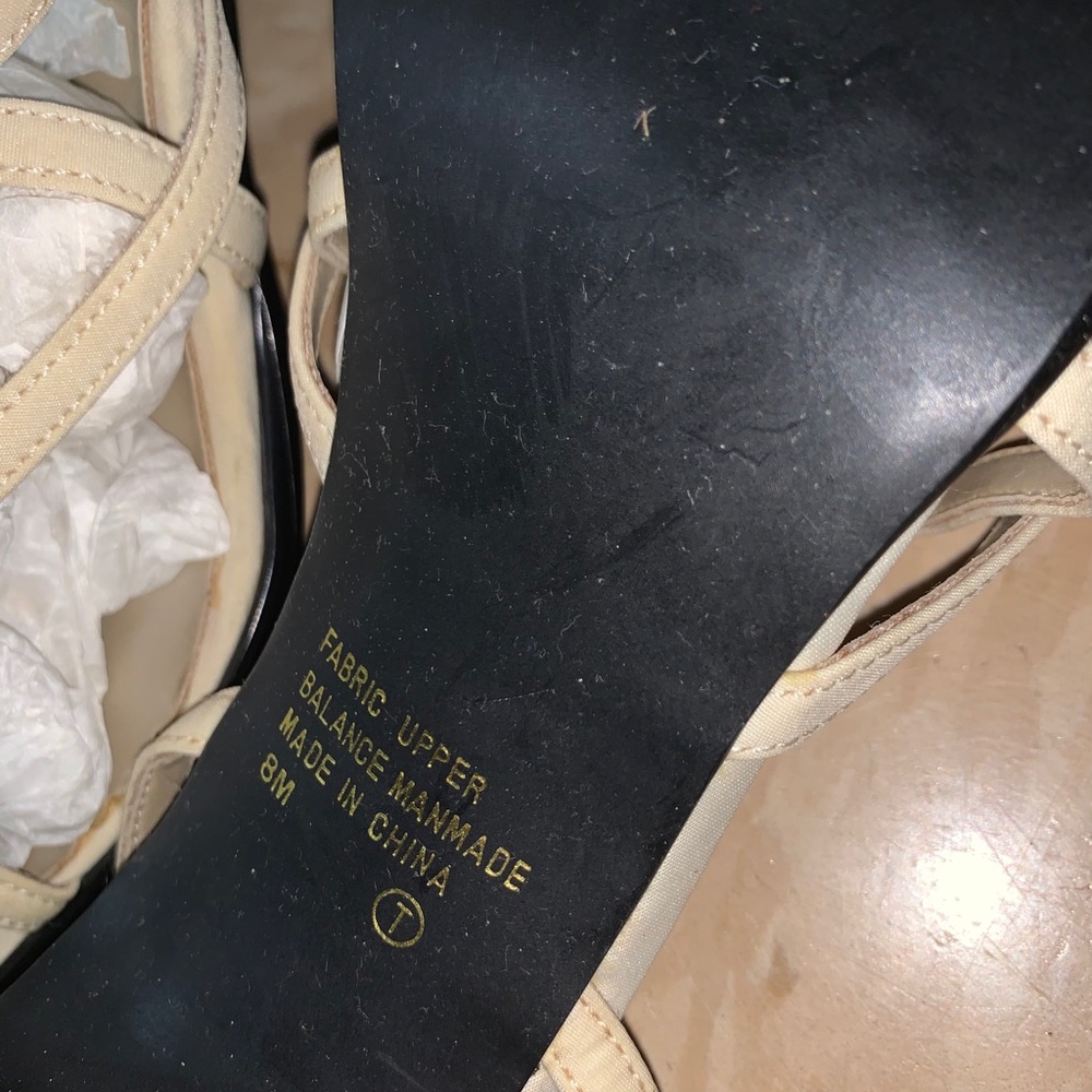 Beige heels - Picture 3 of 8